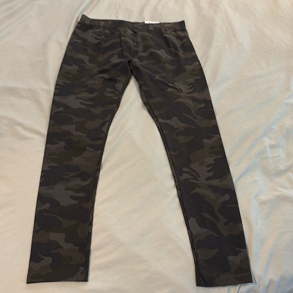 Style & Co Camo Leggings Mid Rise Green Army Print Size S NWT - Picture 6 of 6
